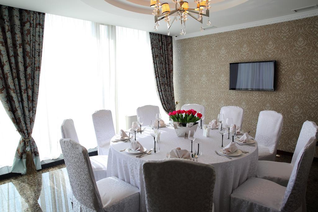 בישקק Damas International Hotel מראה חיצוני תמונה