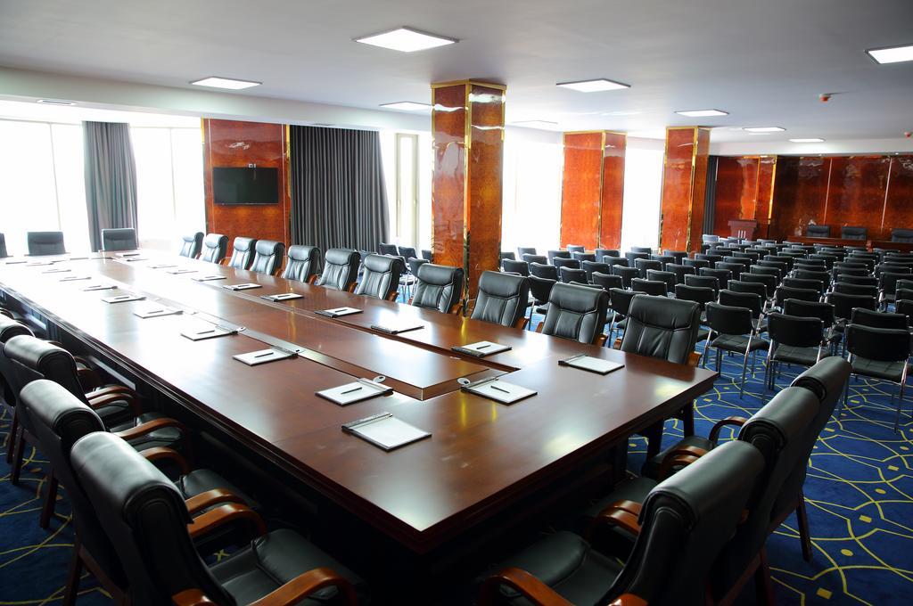 בישקק Damas International Hotel מראה חיצוני תמונה