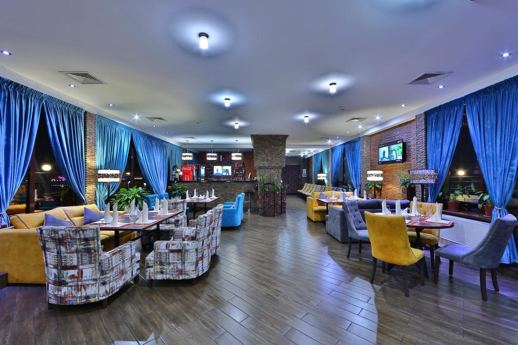 בישקק Damas International Hotel מראה חיצוני תמונה