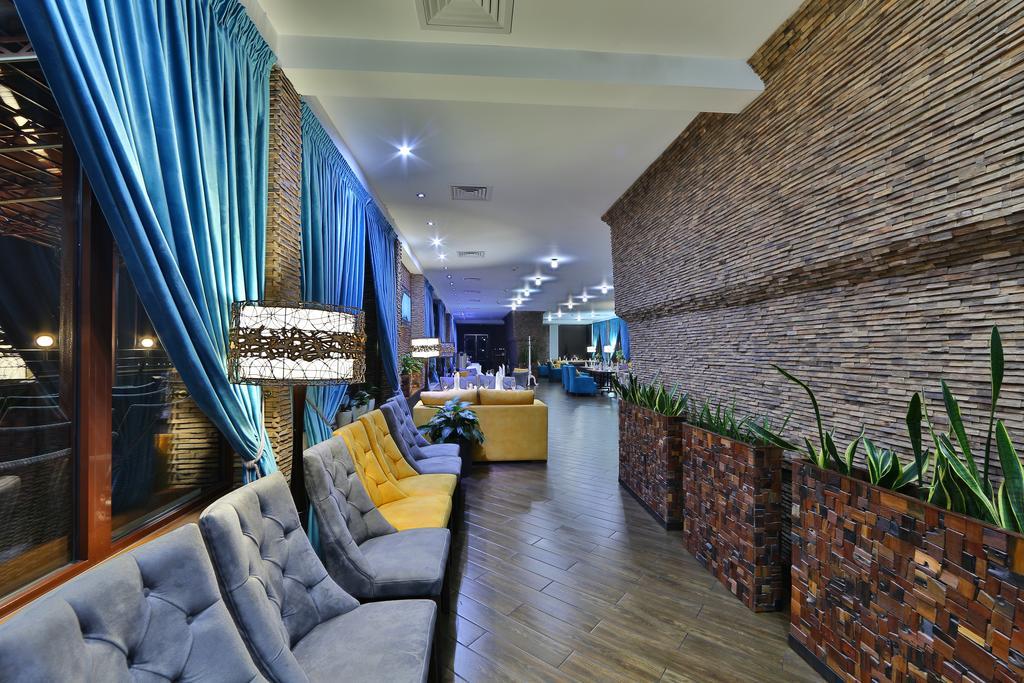 בישקק Damas International Hotel מראה חיצוני תמונה