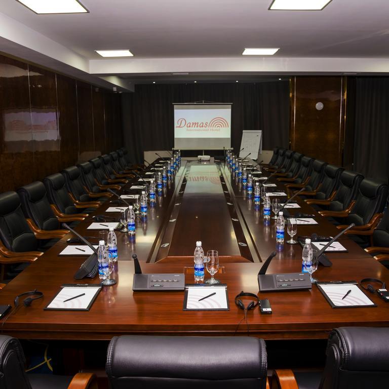בישקק Damas International Hotel מראה חיצוני תמונה
