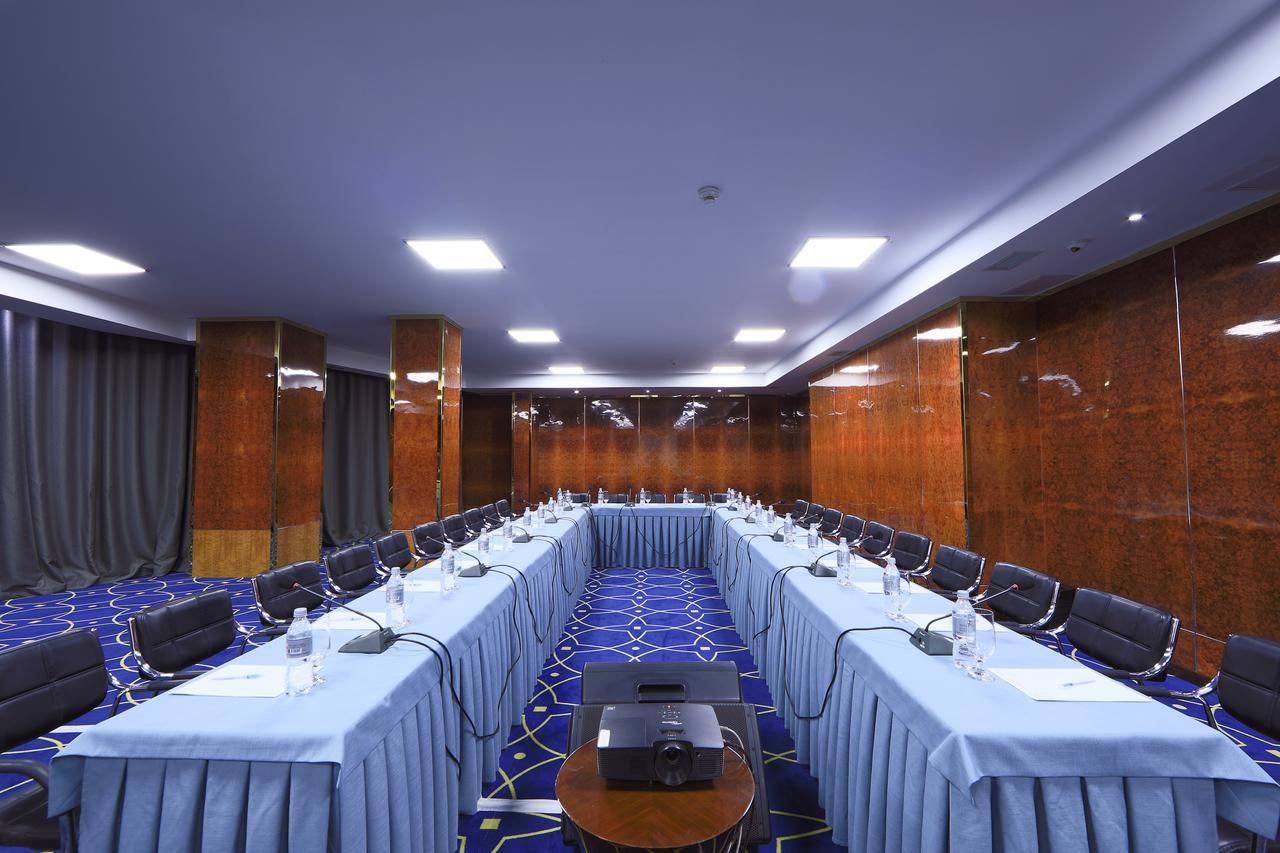 בישקק Damas International Hotel מראה חיצוני תמונה