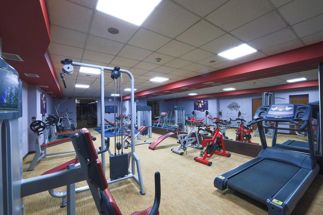 בישקק Damas International Hotel מראה חיצוני תמונה