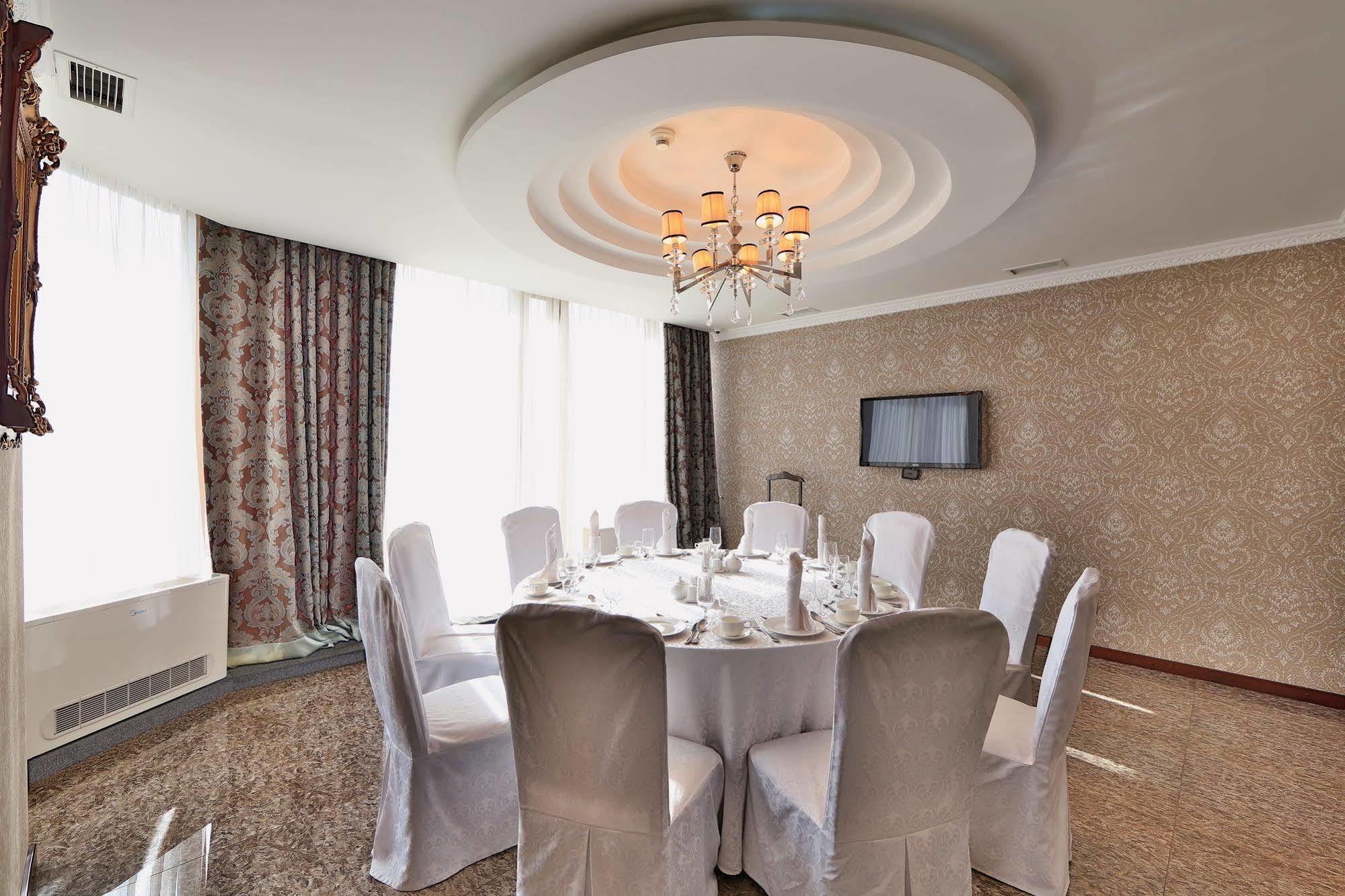 בישקק Damas International Hotel מראה חיצוני תמונה