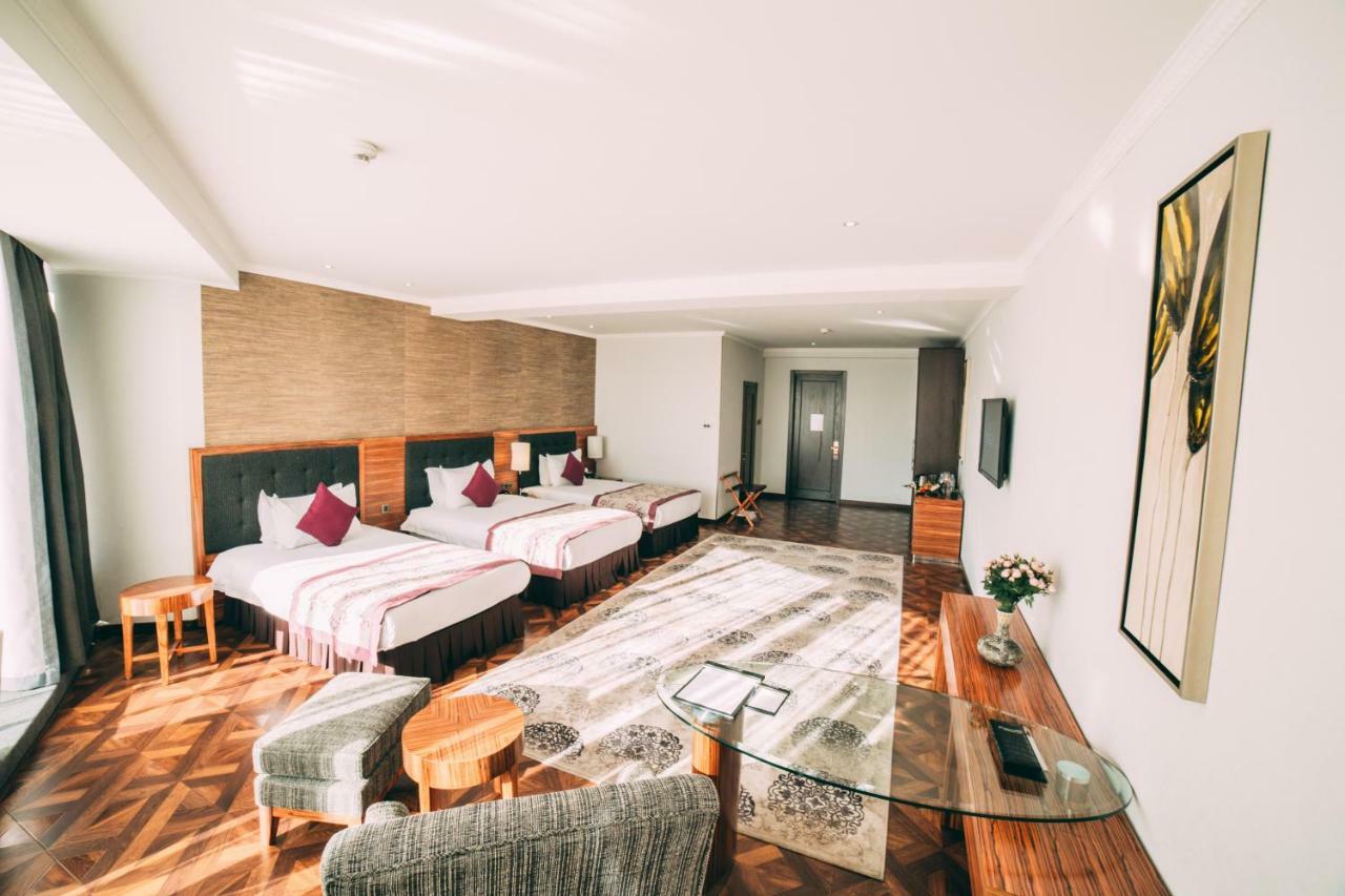 בישקק Damas International Hotel מראה חיצוני תמונה